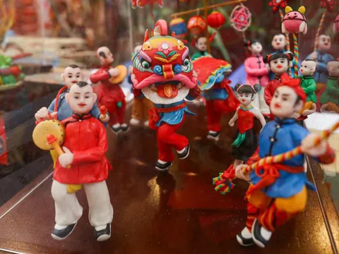 Đồ chơi trung thu thất truyền giá bạc triệu hút khách