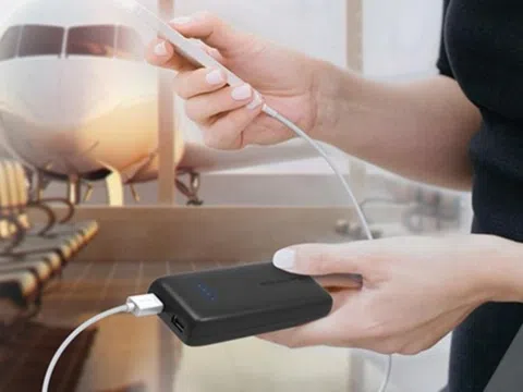 Từ tháng 10, du khách không được mang pin sạc dự phòng lên máy bay của 13 hãng này: Có hãng chỉ hạn chế