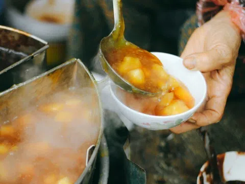 10 món ngon bổ rẻ "xì xụp" ngày gió mùa về Hà Nội, nóng hổi vừa thổi vừa ăn 