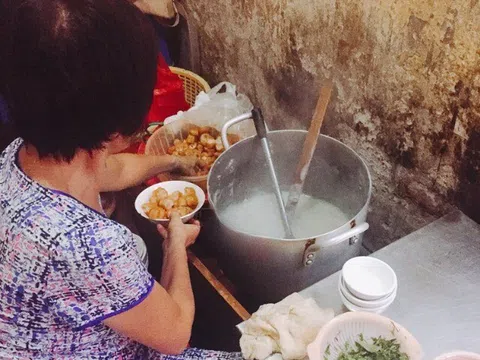 3 quán cháo trai lâu đời nhất Hà Nội: Có quán tồn tại hơn 40 năm, nhiều khách quen ăn từ bé tới lớn vẫn chỉ một hương vị