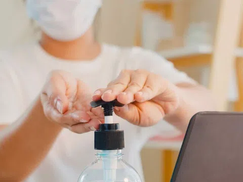 Đi du lịch với công ty, chị em đừng quên 5 món đồ "nhỏ mà có võ" trong túi, giá chỉ từ 5.000 đồng