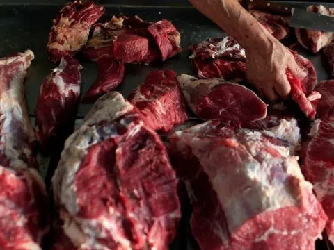 6 dấu hiệu nhận biết thịt bò "phù phép", rẻ mấy cũng không mua
