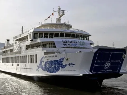 Đưa vào hoạt động phà chở khách tự hành đầu tiên trên thế giới