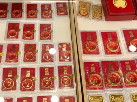 Có nên bán 5 cây vàng chốt lời để gửi tiết kiệm hưởng lãi suất 8%/năm?