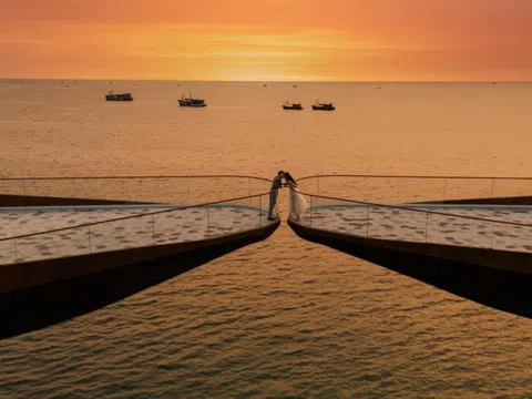 Kỳ lạ cây cầu ở Việt Nam để dành cho những nụ hôn, không phải để đi qua