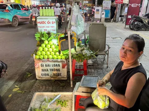 Ớt ra vỉa hè, giá cao ngất