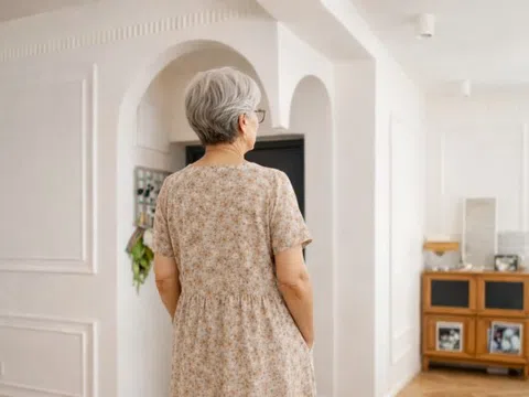 Tiến sĩ U70 không chồng không con, tự mua nhà sống mãn nguyện cả đời