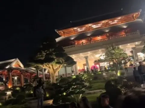 Cận cảnh biệt thự đồ sộ của trưởng thôn trẻ "giàu nhất Việt Nam"