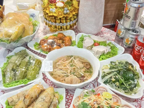 Aeon Mall bây giờ bán cả cỗ Tết "full mâm 10 món", nhìn cực xịn nhưng giá thế nào?