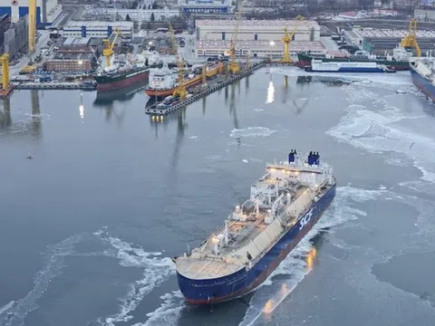 Cột mốc mới với tàu phá băng lớp Arc7 đầu tiên Nga tự đóng