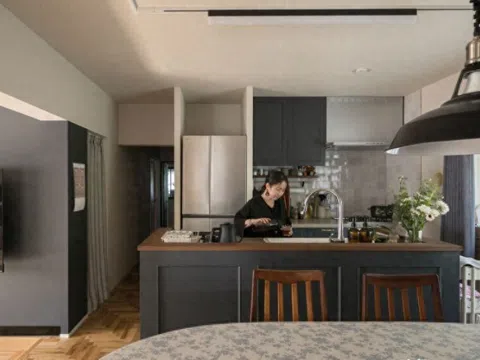 Ly hôn ở tuổi 38, sống một mình suốt 10 năm: Người phụ nữ 48 tuổi chọn độc thân để kiểm soát tiền bạc và sống nhẹ nhõm