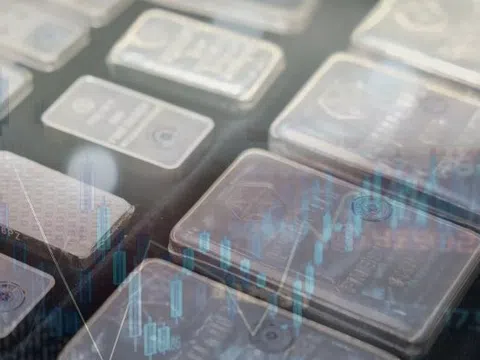 Bán chứng khoán để 'đu đỉnh' bạc giá hơn 120 triệu đồng/kg, tôi phải làm gì bây giờ?