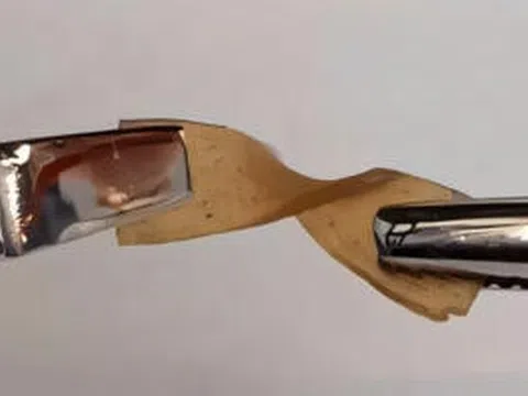 Tạo ra loại vật liệu “bất khả thi” từ sự kết hợp không ngờ giữa thủy tinh và nhựa