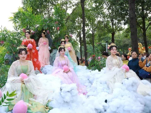 Độc đáo Lễ rước kiệu Bà ở TP HCM thu hút hàng vạn người