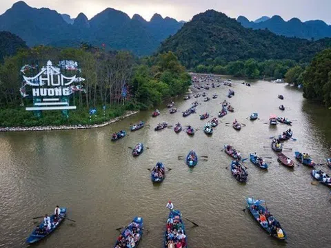 Lễ hội nào kéo dài nhất cả nước, thu hút hơn 25.000 du khách chỉ trong 2 ngày đầu, có cảnh đẹp xứng danh đệ nhất