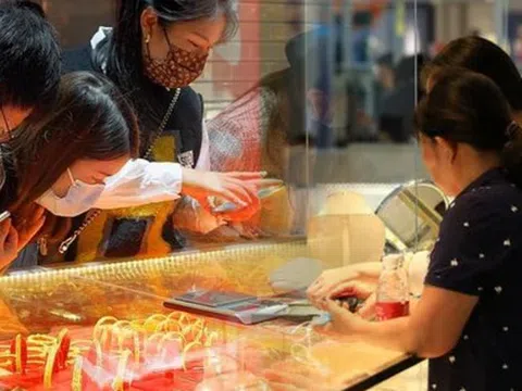 Quyết tâm mua vàng: Khi các “bà dì” quanh năm lo việc bếp núc đầu tư, kiến thức “bằng 0” vẫn khiến khối người phải nể!