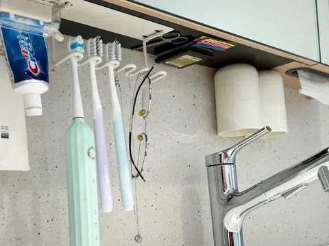 Treo lên thay vì để xuống: 12 cách sắp xếp “không tốn tiền” của giới trẻ giúp nhà gọn hẳn, việc nhà giảm một nửa