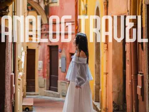 Analog travel: Vì sao phụ nữ 30+ đang chọn "du lịch không mạng" như một liều thuốc để phục hồi bản thân?