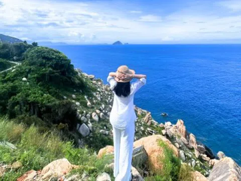Hòn đảo “hot rần rần” trên MXH ở Khánh Hòa: Khung cảnh tựa trong truyện tranh, đi đến đâu chụp ảnh cũng đẹp
