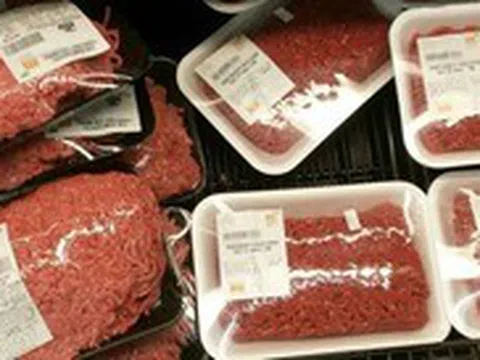 Thịt xay sẵn trong siêu thị: Nhân viên nói thật "không phải khay nào cũng như nhau"
