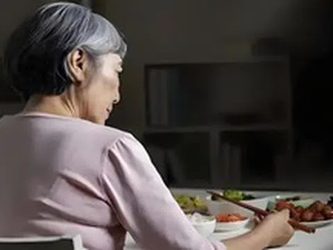 57 tuổi sống chung với bạn trai, mỗi tháng trả 3,5 triệu tiền sinh hoạt: Tôi nhận ra mình đang “trả tiền để làm giúp việc”