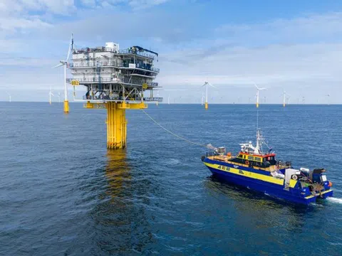 Thách thức không ngờ khi tàu thủy chạy điện ồ ạt vươn khơi