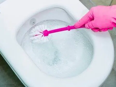 Loại nước giúp giữ bồn cầu sạch bóng mà không cần dùng thuốc tẩy độc hại