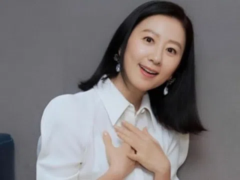 3 thói quen giúp "Nữ hoàng phim ngoại tình" Kim Hee Ae trẻ trung ở tuổi 59