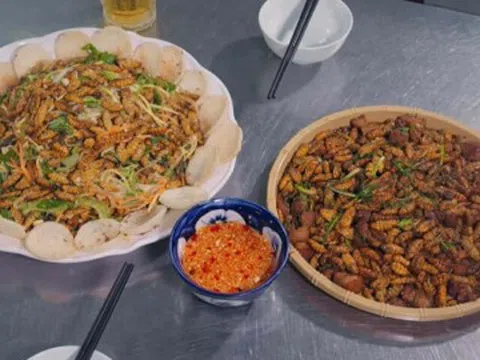 Khách Tây thử món "kén" người ăn ở Lâm Đồng, khen vị béo ngậy như kem