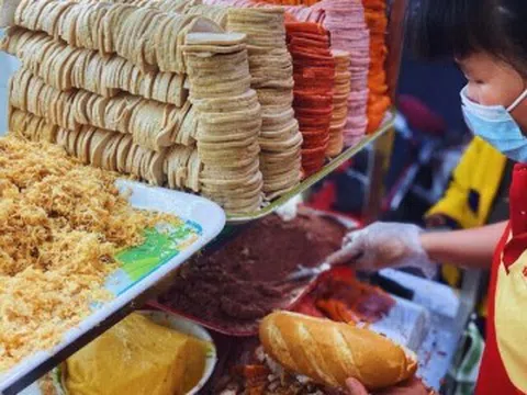 Menu bánh mì siêu đắt ở TP.HCM: 120.000 đồng với loại đặc biệt, là món ăn của "con nhà giàu", nhận ship giá tiền triệu