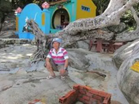 Việt Nam còn có một Giếng Tiên nữa mang tên vua, sát biển nhưng nước ngọt: Du khách đến thường làm 1 việc