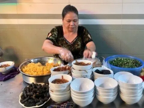 Ở Hải Phòng có quán bánh đa cua bề bề nổi tiếng, giá bình dân mà hương vị cao cấp, phải đóng cửa sớm vì đông khách