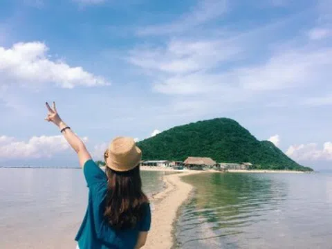 Đảo nào mệnh danh "thiên đường sống ảo", có con đường xuyên biển độc nhất vô nhị, mỗi hè lại gây sốt vì đẹp như phim?