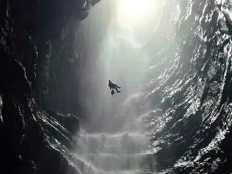 Phát hiện hang động có thác nước cao 350m hiếm gặp ở Phong Nha - Kẻ Bàng