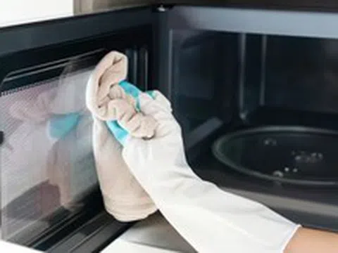Lò vi sóng sạch bong như mới khi được vệ sinh bằng thứ này - không phải baking soda