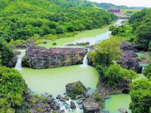 Thác nước nào "đẹp nhất Việt Nam" được ví là nàng thơ của núi rừng Tây Nguyên, du khách đến là mê đắm