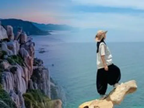 Cảnh báo mỏm đá chụp hình đang gây sốt ở Ninh Thuận: Đẹp nhưng tiềm ẩn nhiều nguy hiểm
