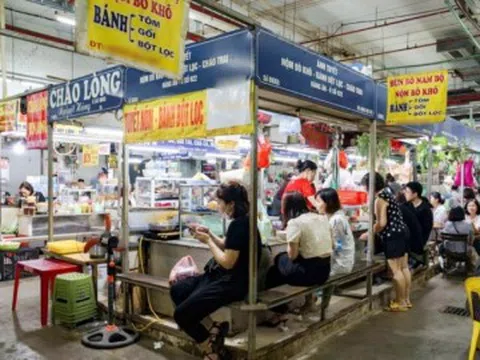 Khu chợ trăm năm giữa lòng Hà Nội nay thành "thiên đường ẩm thực" dưới lòng đất, siêu hút khách vì giá cực bình dân