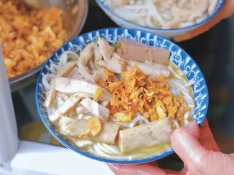 Món bún đặc sản chỉ có ở Hà Nội, gọi đến đâu ăn đến đấy, quán nào cũng kín chỗ, bán vài tiếng là hết