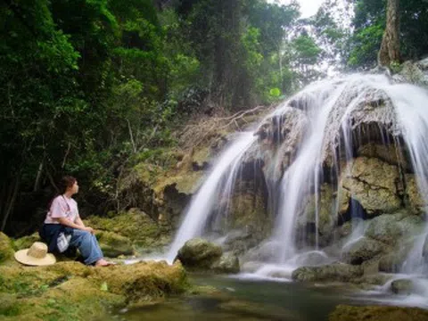 Địa điểm xanh mát cách Hà Nội 120km, khách Tây lẫn ta rủ nhau tới trốn nóng