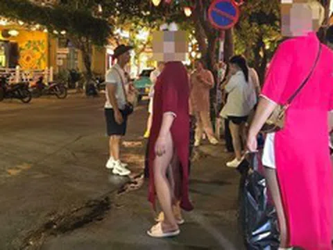 Xác minh vụ du khách nước ngoài mặc áo dài phối bikini gây bức xúc ở Hội An