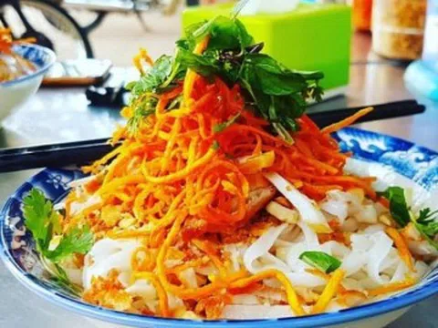 Món ăn quốc dân và 7 phiên bản hấp dẫn cho ngày nắng nóng, có loại “hồn cốt” nằm ở thứ nước xốt thần thánh