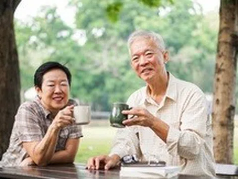 Nghỉ hưu 10 năm, tôi nhận ra: Có tiền tiết kiệm cũng đừng vội cho con hết, hãy ưu tiên 3 điều này để tuổi già không phụ thuộc ai