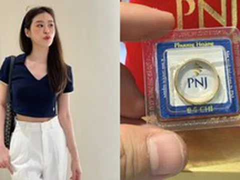 Vàng giảm còn 14,38 triệu 1 chỉ: Ai buồn thì buồn, tôi vui vì tháng này mua được nửa chỉ!