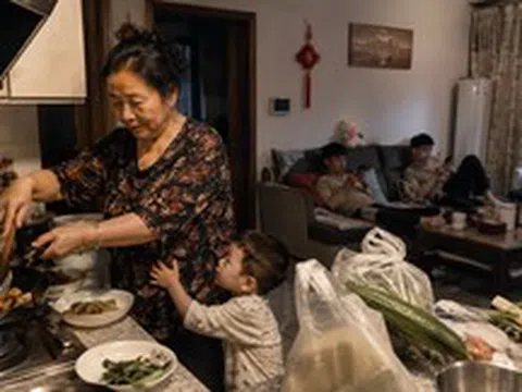 Tôi nghỉ hưu với 1 tỷ đồng tiết kiệm, 5 năm sau chỉ còn chưa đến 200 triệu: Bài học đắt giá về kiểu "phụ thuộc ngầm" trong nhiều gia đình hiện nay