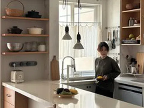 Cải tạo nhà lần hai, tôi bỏ hẳn tủ bếp treo tường: Căn bếp rộng hơn, sáng hơn và dễ dọn dẹp hơn hẳn
