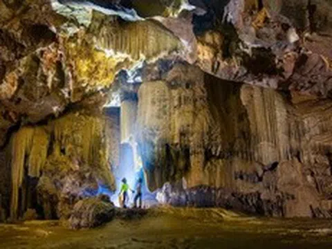 Ngắm 'cung điện thạch nhũ' trong lòng hang động mới được phát hiện ở Quảng Trị
