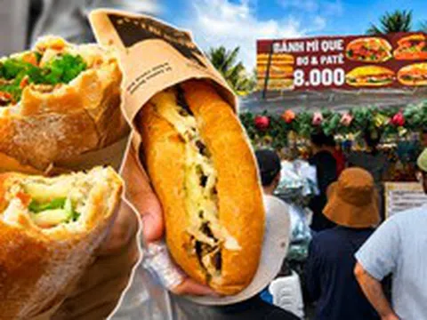 Món bánh mì nướng khiến khách nước ngoài mê mệt: Giá chỉ hơn 40k, xếp hàng tới số 60 vẫn kiên nhẫn chờ
