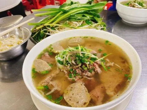 7 quán phở hàng chục năm tuổi ở TP.HCM, hội cú đêm mê mẩn, hương vị gia truyền hút khách nườm nượp