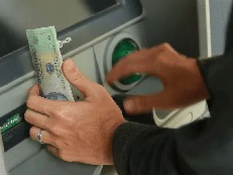 Ngân hàng thông báo điều chỉnh phí rút tiền mặt đối với các trường hợp sau
